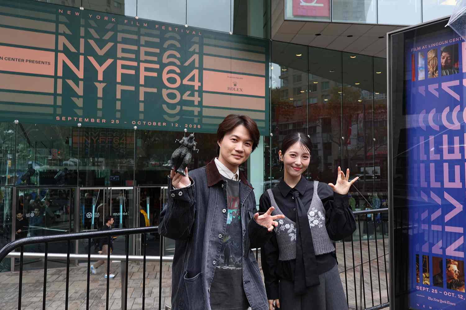 神木隆之介、浜辺美波、『ゴジラ-0.0』ワールドプレミアの会場前にて