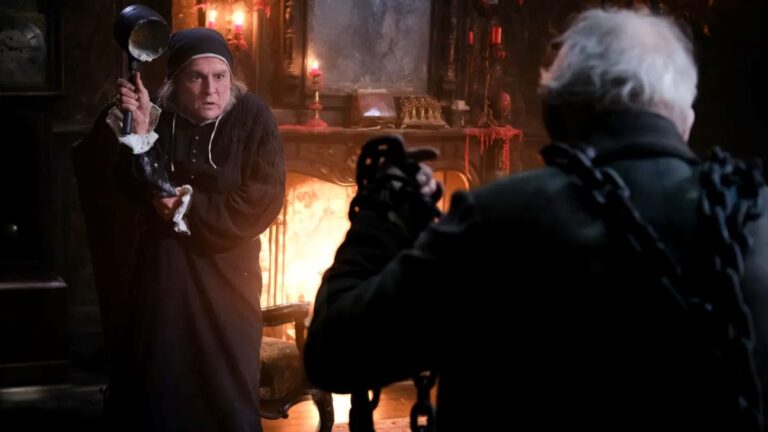 ジョニー・デップ主演『クリスマス・キャロル／3人のゴーストたち』新たな米予告編が公開──不気味な精霊がスクルージを追い詰める