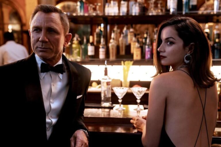 『007』オークション開催！ダニエル・クレイグ着用スーツやアナ・デ・アルマスのドレスが出品